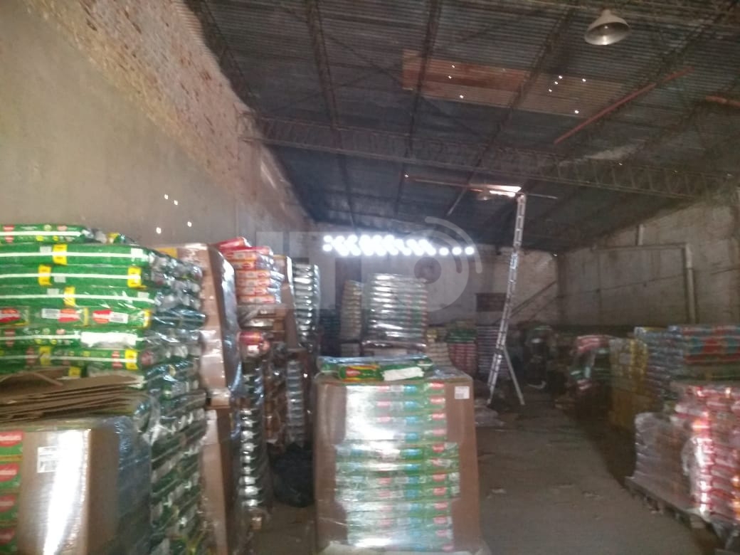 Entraron por lo techos y salieron por la puerta de entrada