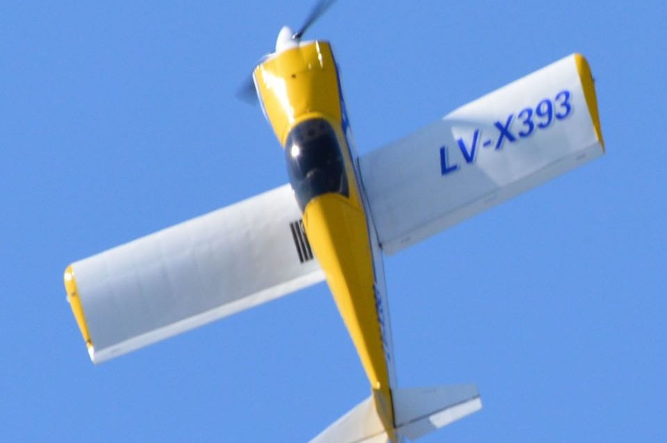 La avioneta que se estrelló en un campo sobre la Ruta 70